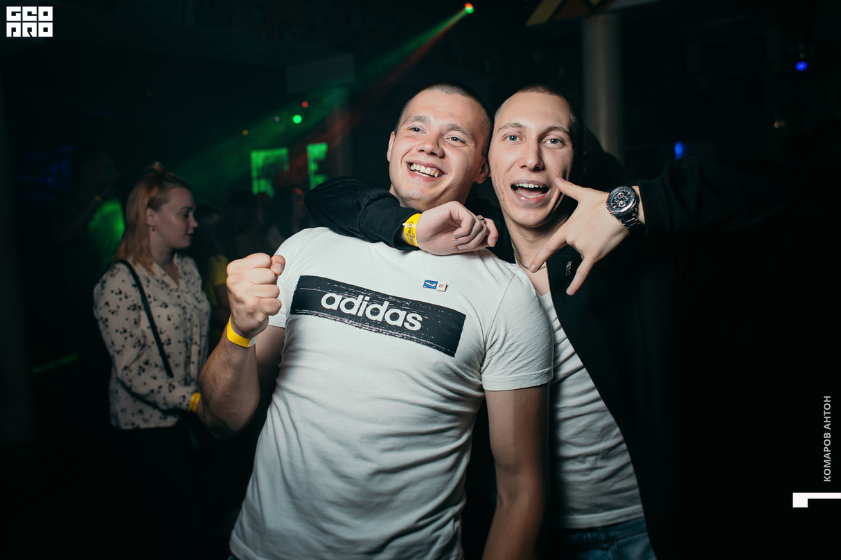 КАРАОКЕ-БАР "7 ПЯТНИЦ" 12
