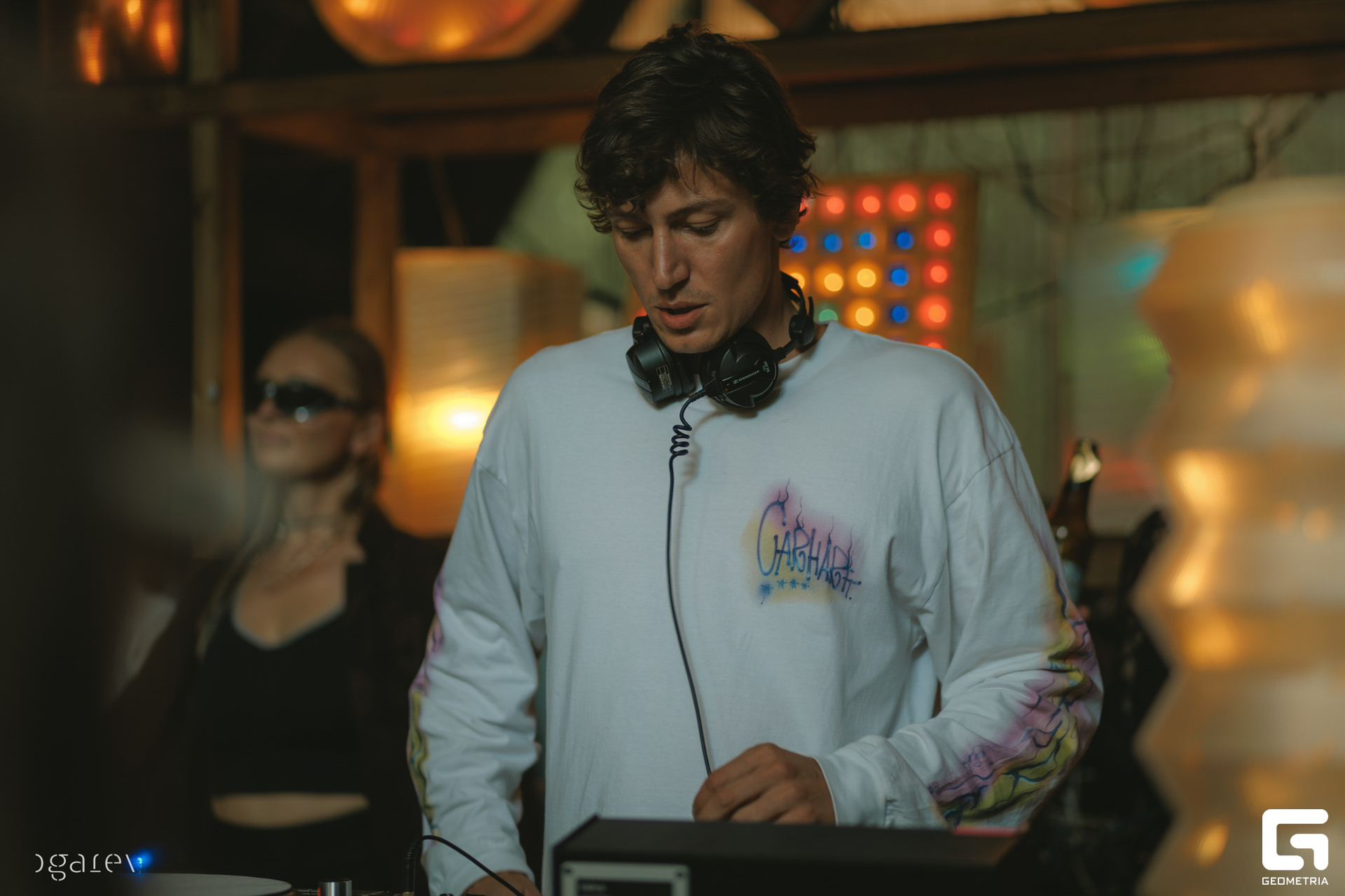 OUTLINE 2024-427-294.jpg