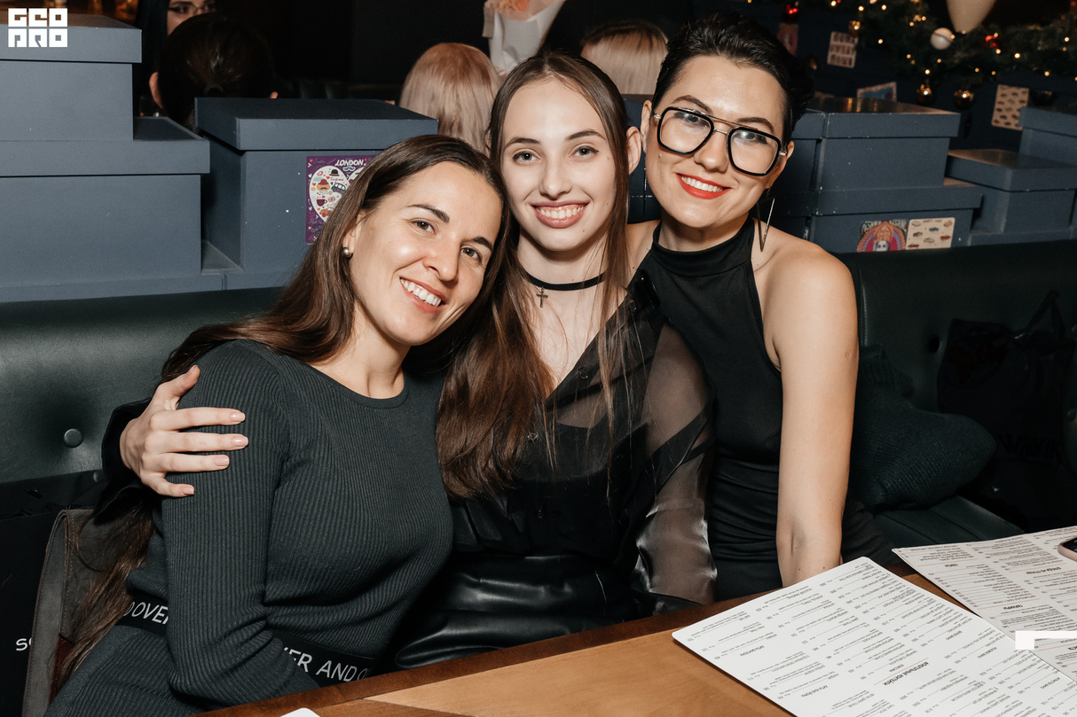 Предновогодние выходные в PEOPLE`S 25