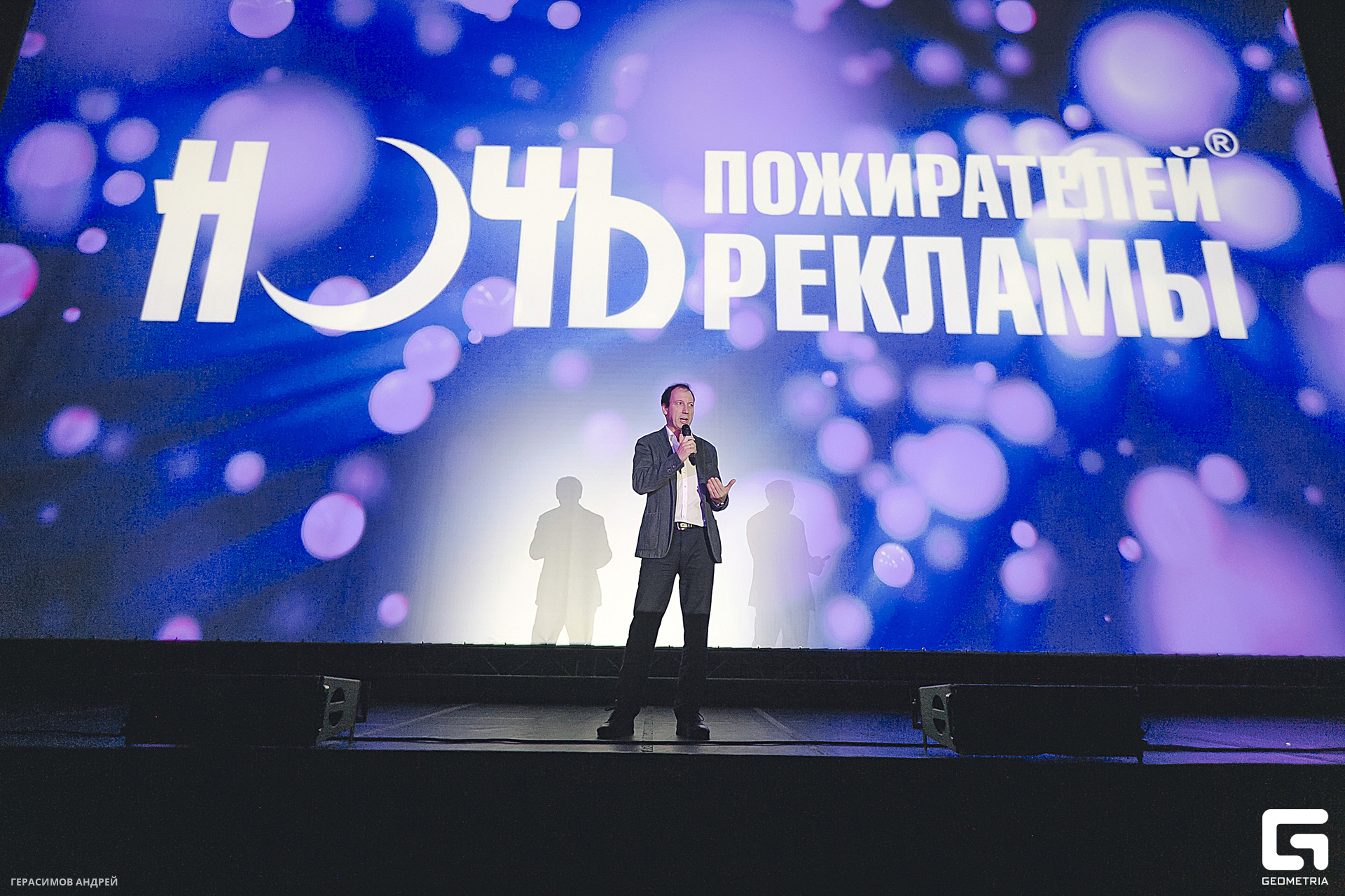 211 Red Arena 8. 02.jpg