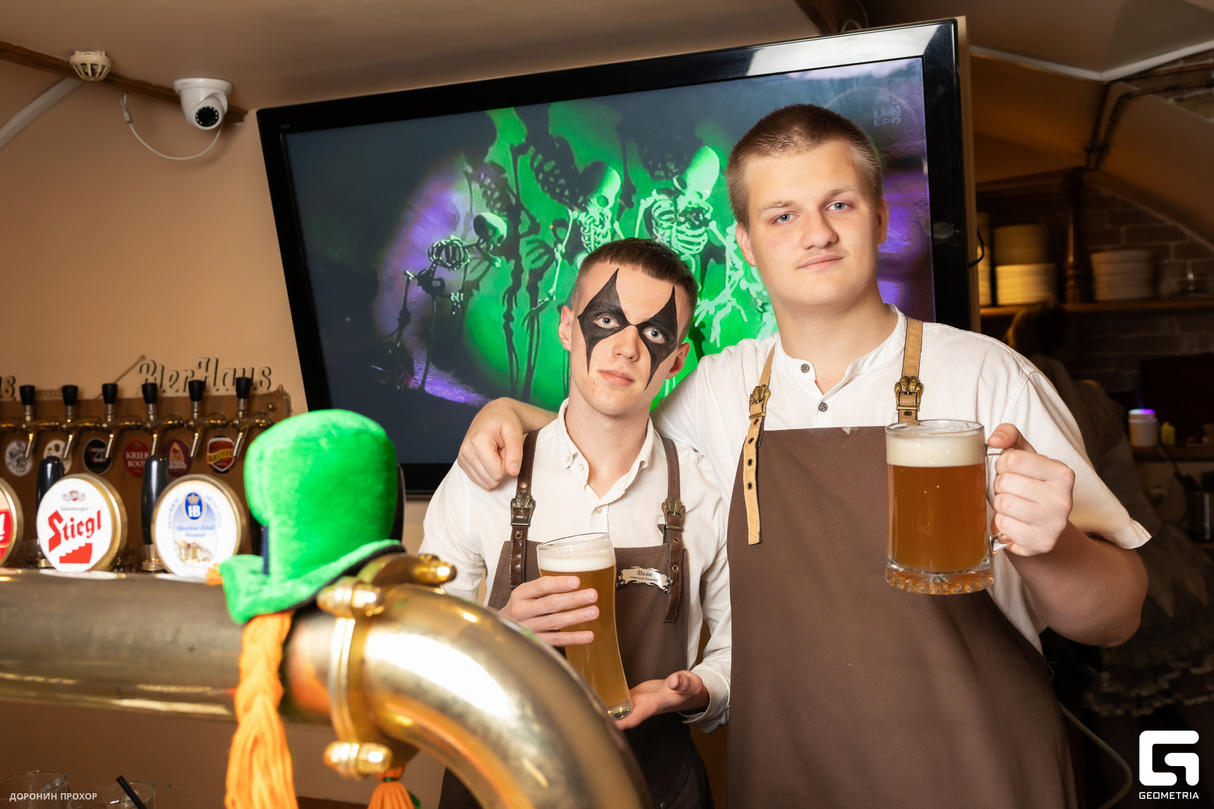 ХЭЛЛОУИН в ресторане BIER HAUS  - мертвые невесты 17