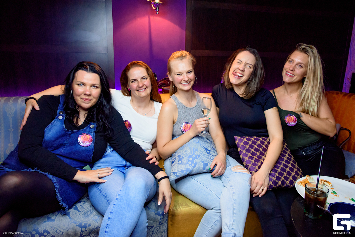 Saturday chill at Simply 33 Grill & Cinema, Karaoke Club 20