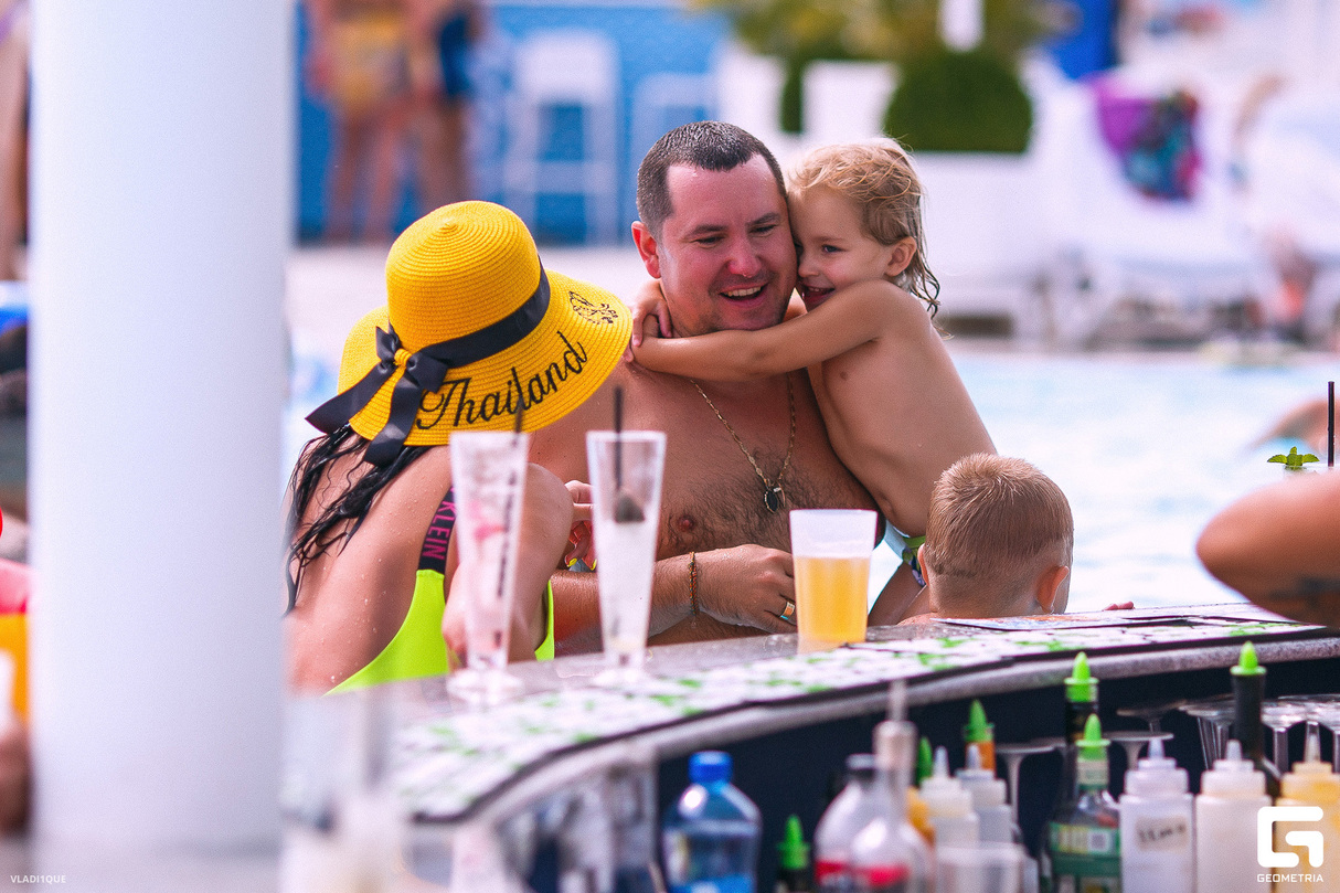 POOL PARTY 24