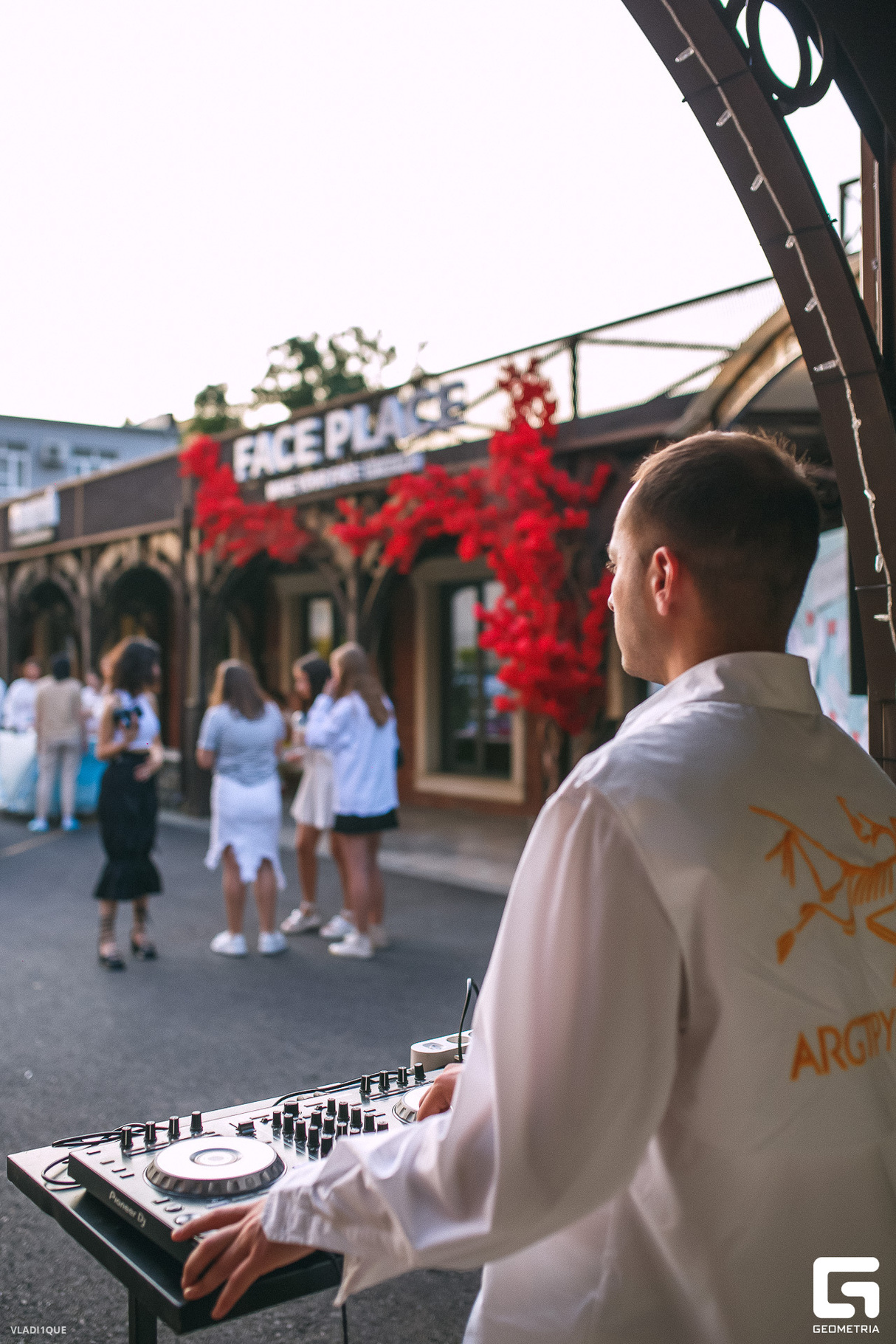 WHITE PARTY 20