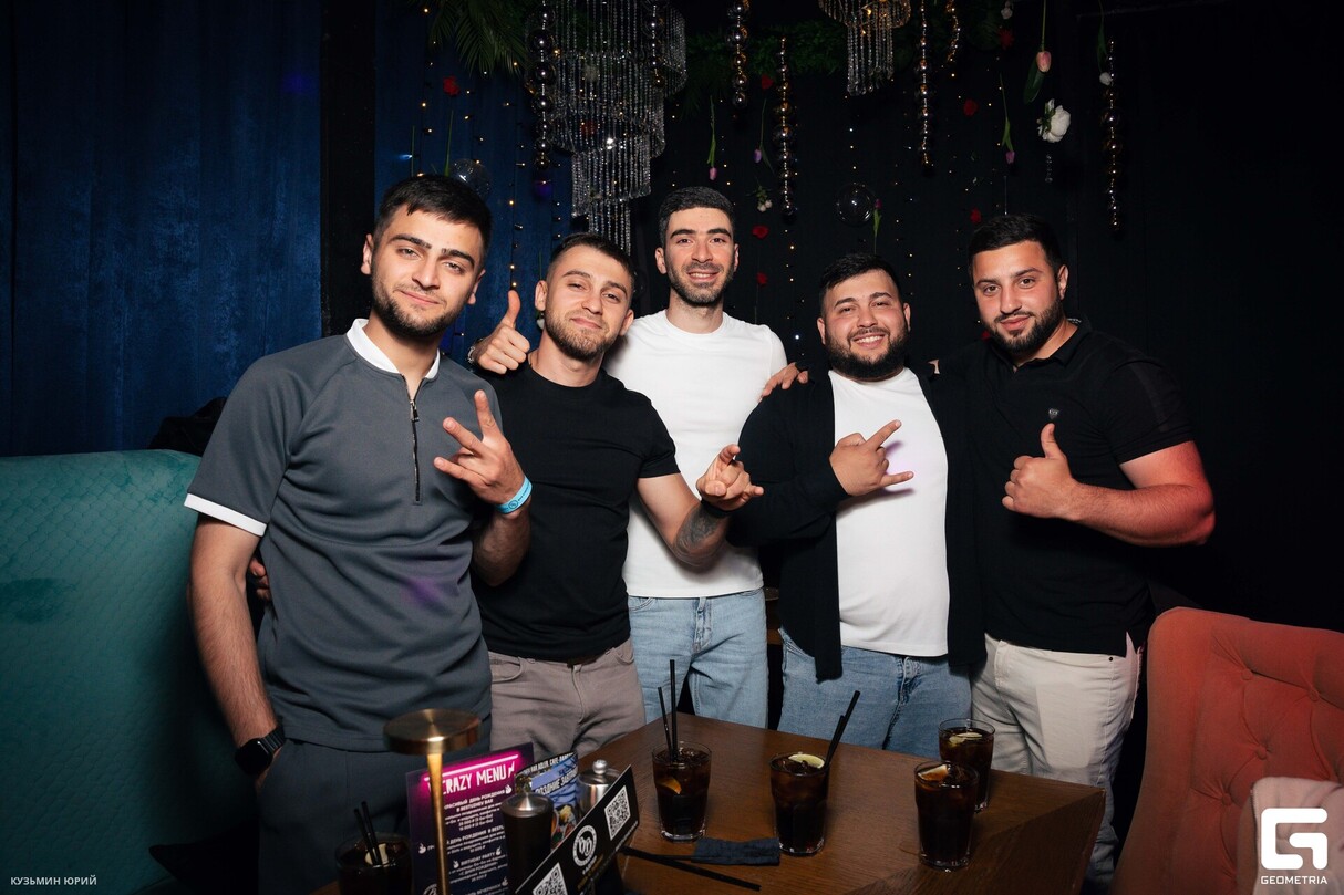 ПЯТНИЦА В BESTUZHEV BAR 15