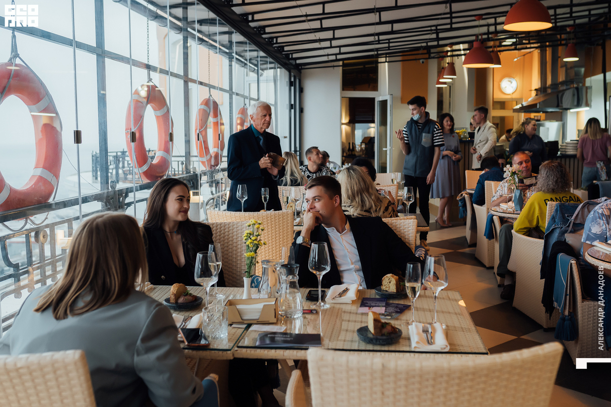 Гастрономический ужин в roof top bar "МАЯКОВСКИЙ" совместно с проектом LWine и Винной Академией WineState 13