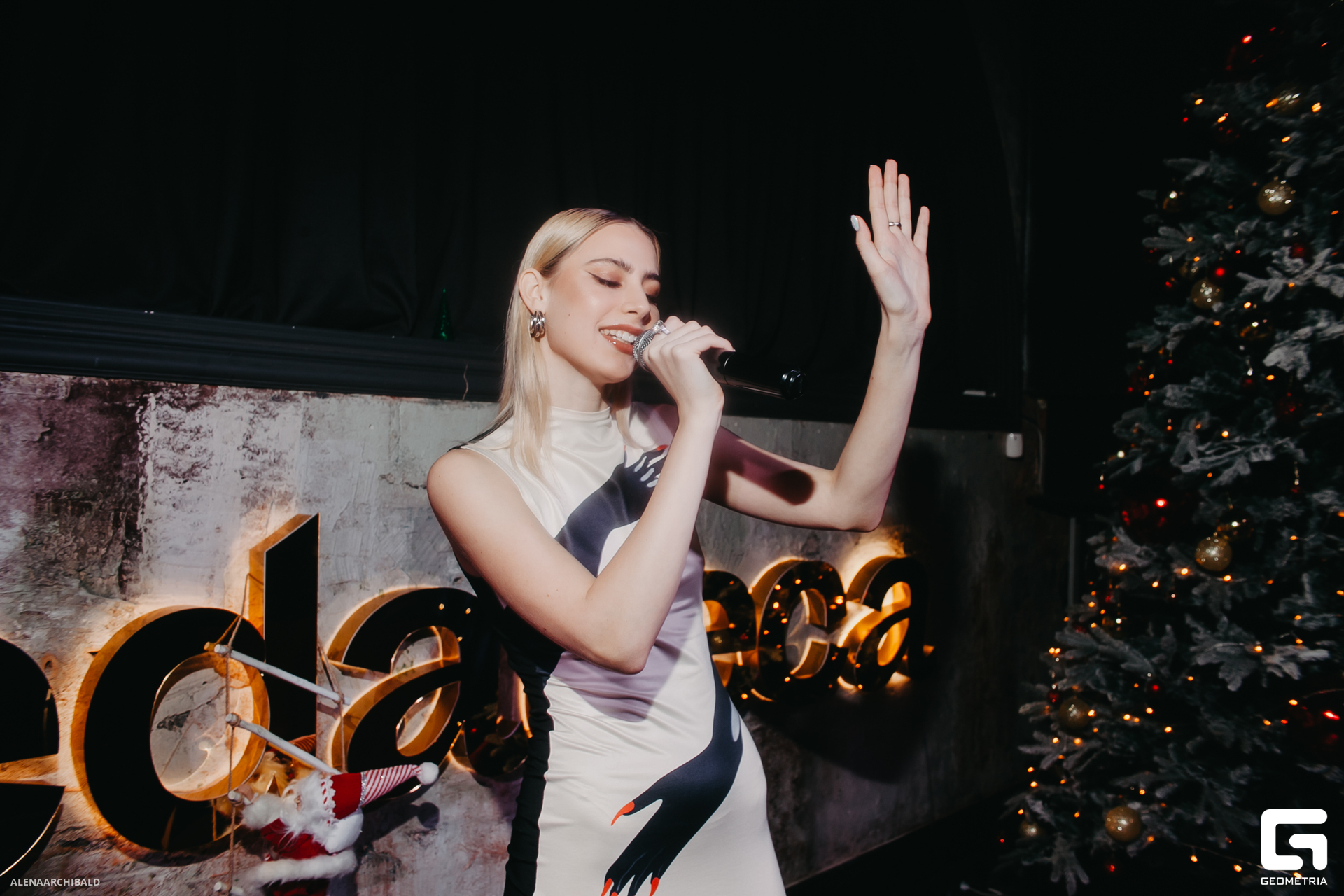 2023-12-08 20-00-38_alenaarchibald008.JPG