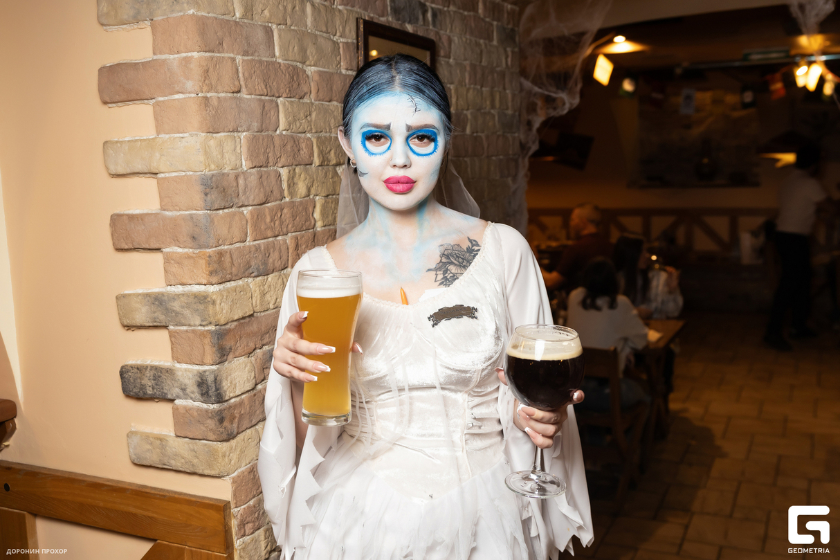 ХЭЛЛОУИН в ресторане BIER HAUS  - мертвые невесты 19