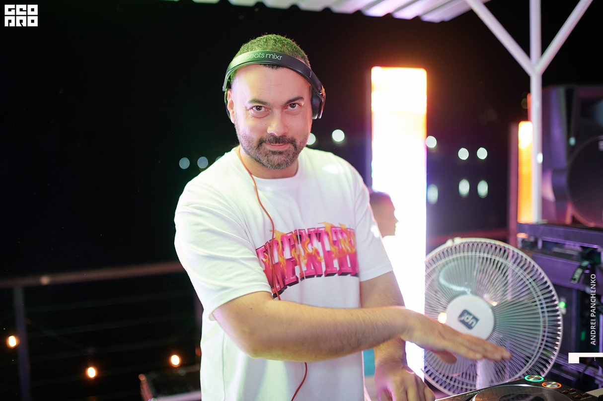 Night pool party 18