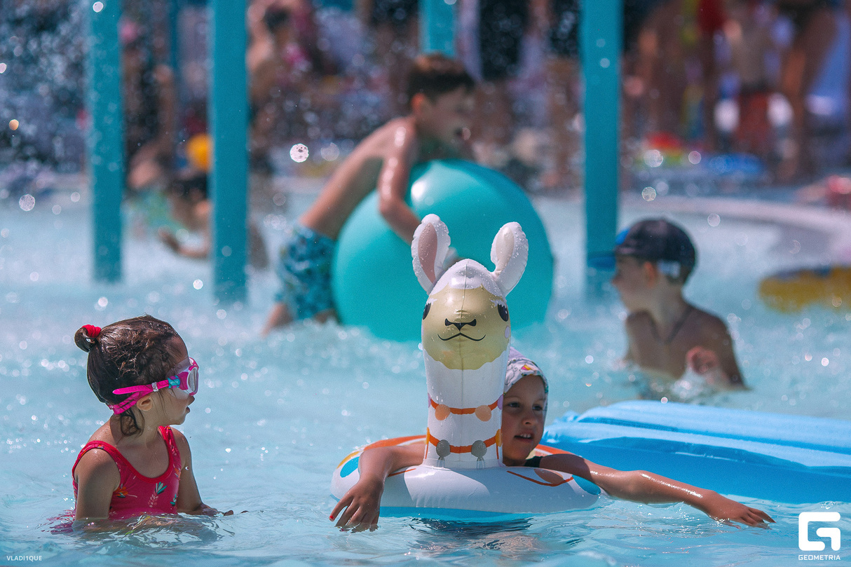 POOL PARTY 10
