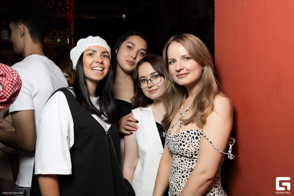 FIESTA DE CHICAS 25