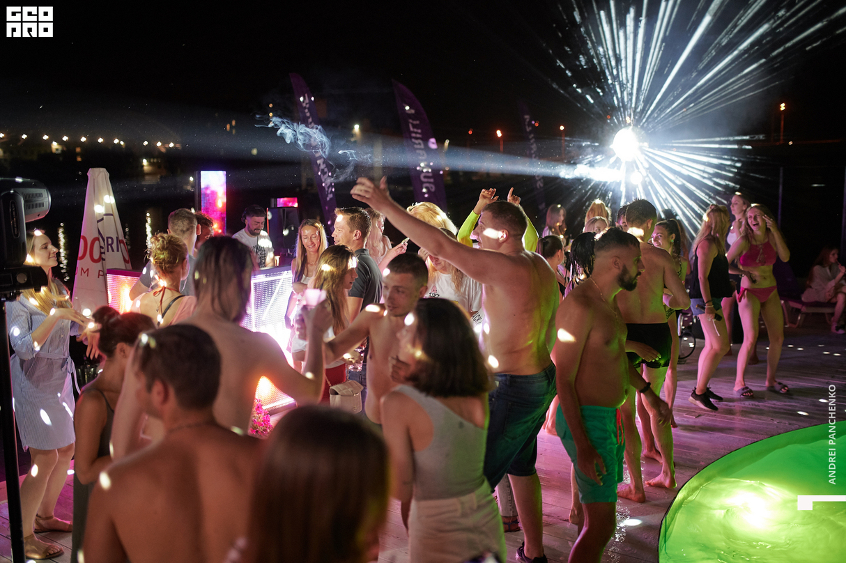 Night pool party 15