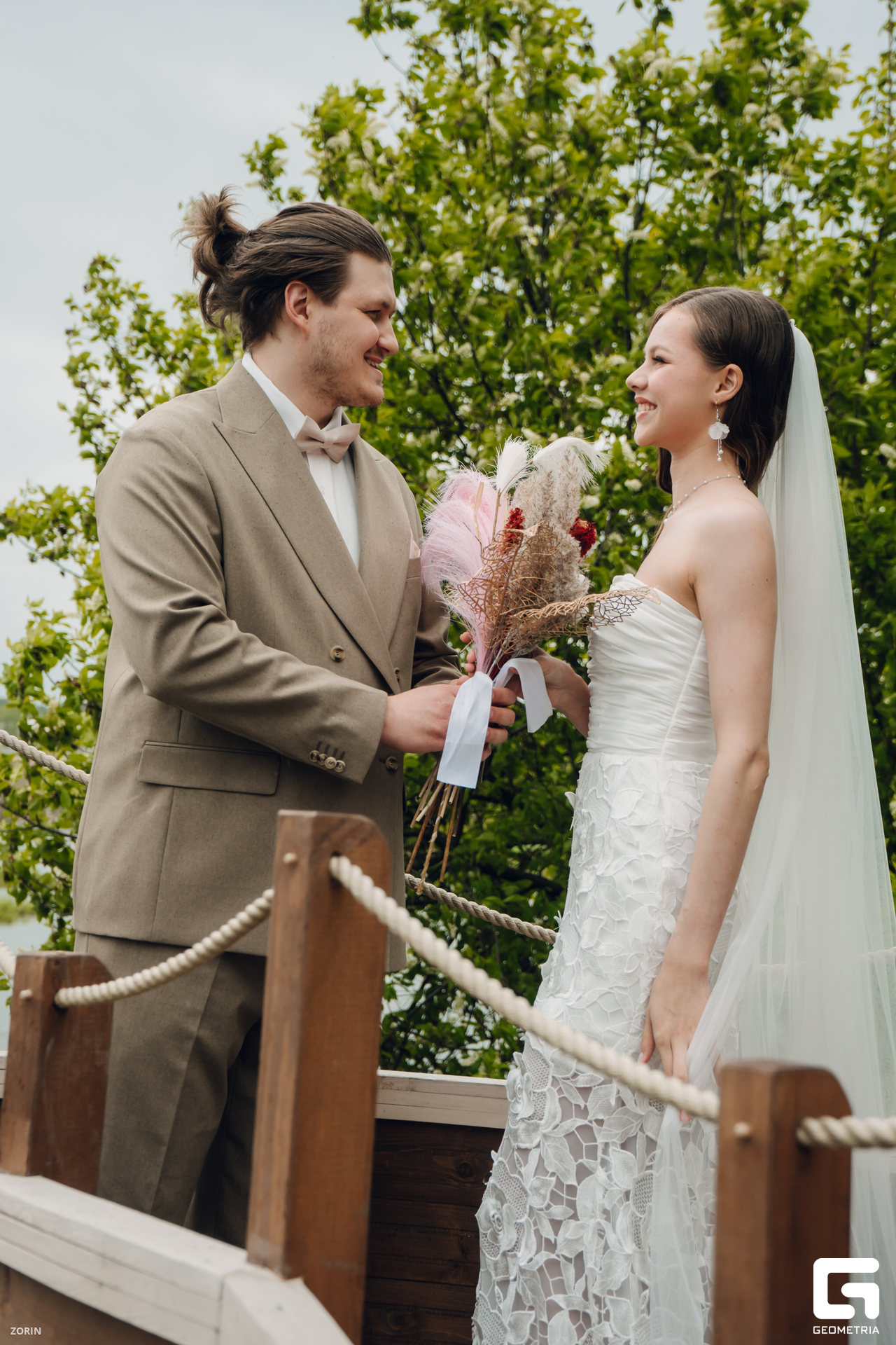 002-16-00-08-20-05-25- Zorin.jpg