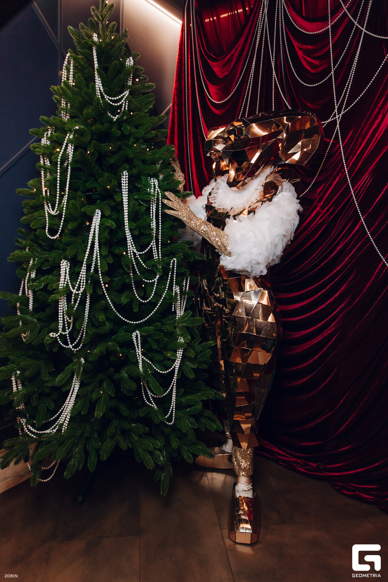 003-18-43-32-18-12-24- Zorin.jpg