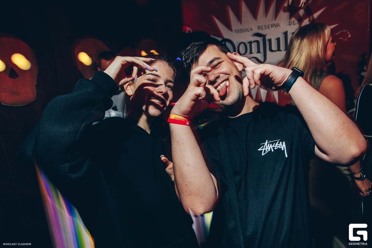FIESTA DE CHICAS 7