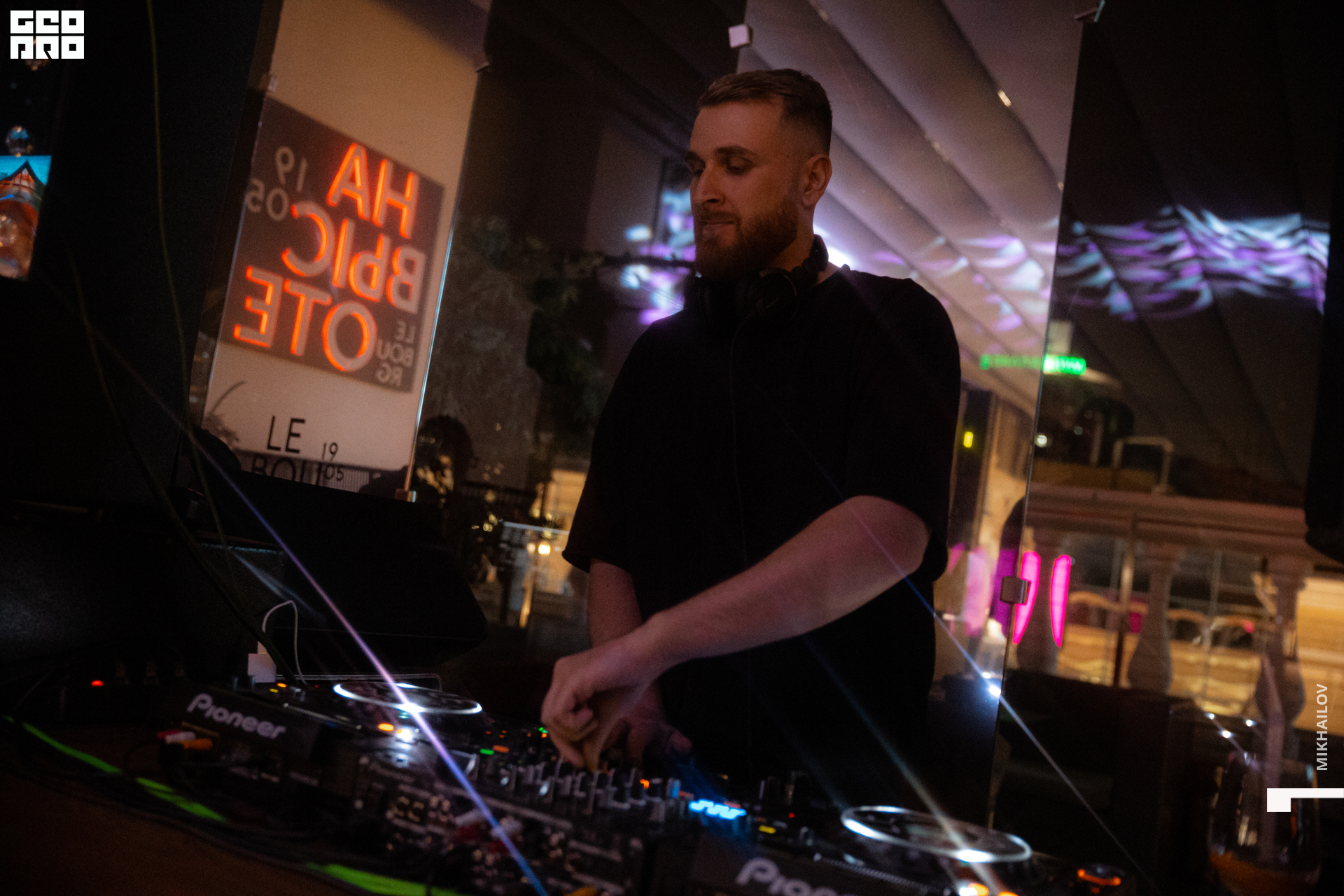 002-20220826-07- Le Burg - Mikhailov - 2560.jpg