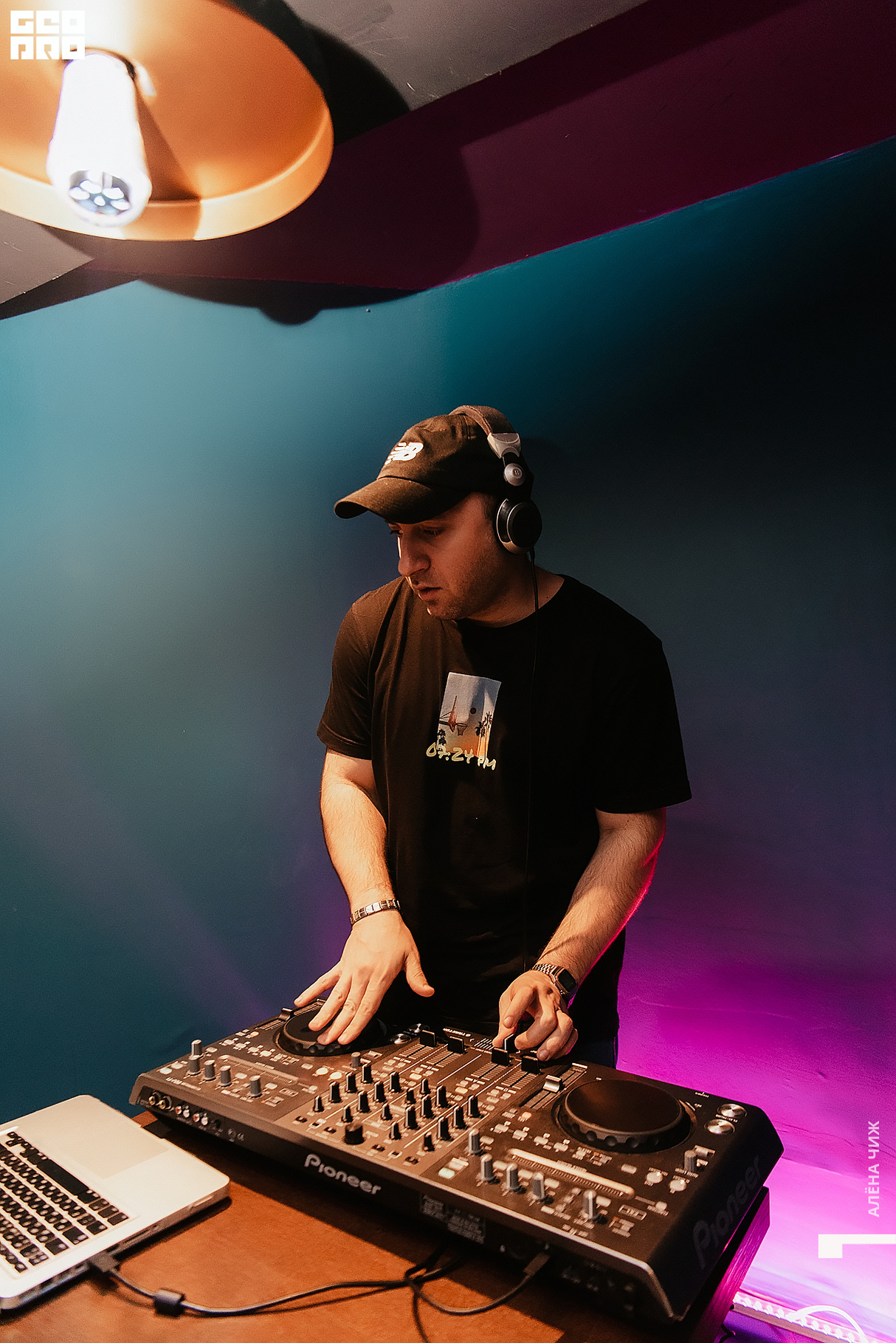 Препати DJ-cafe в «Жёлтом Шкафу» 23