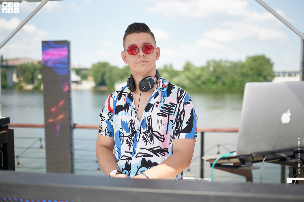 Day pool party 8