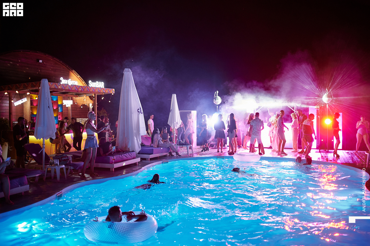 Night pool party 8