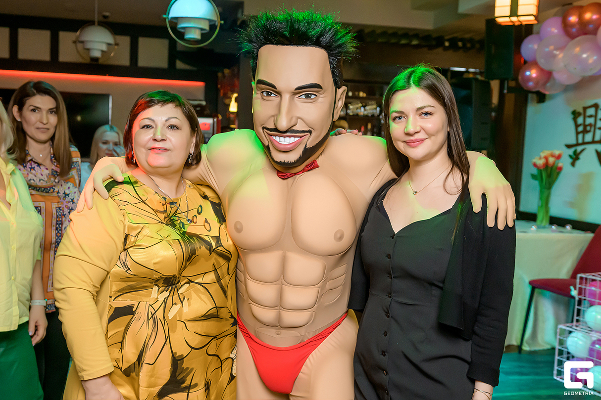 Праздник весны, красоты и нежности отметили в Sinlun cafe! 27
