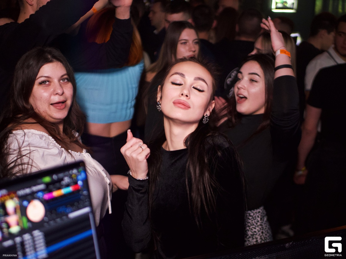Saturday party 28