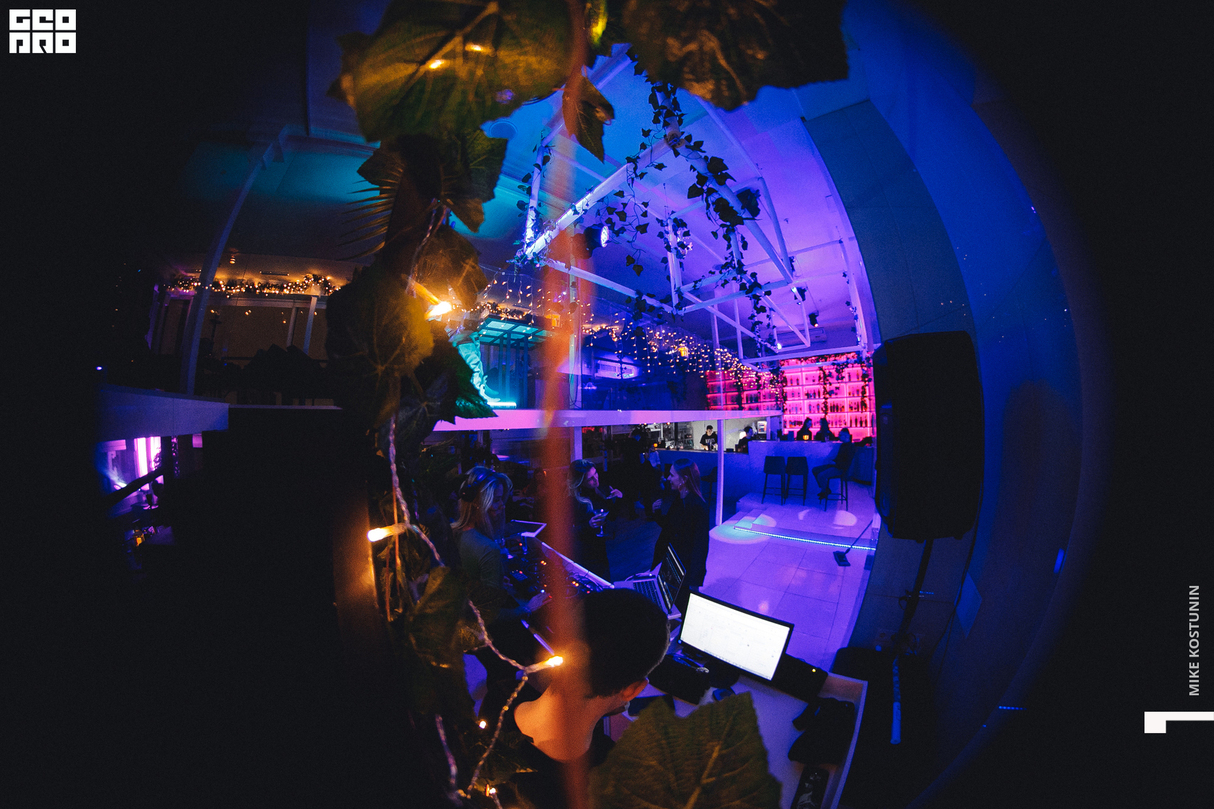 HOUSE MUSIC by EVA KARI 30