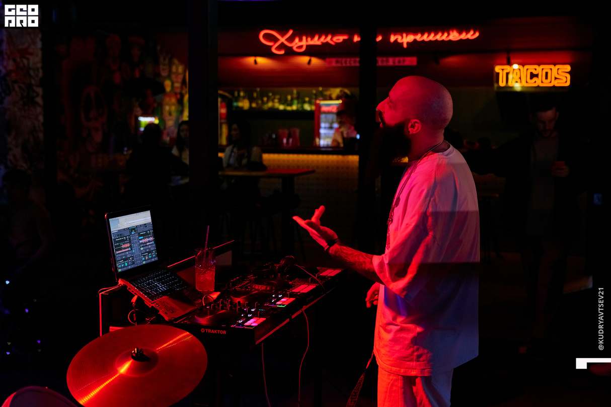 Black and White в Funky Bar 26