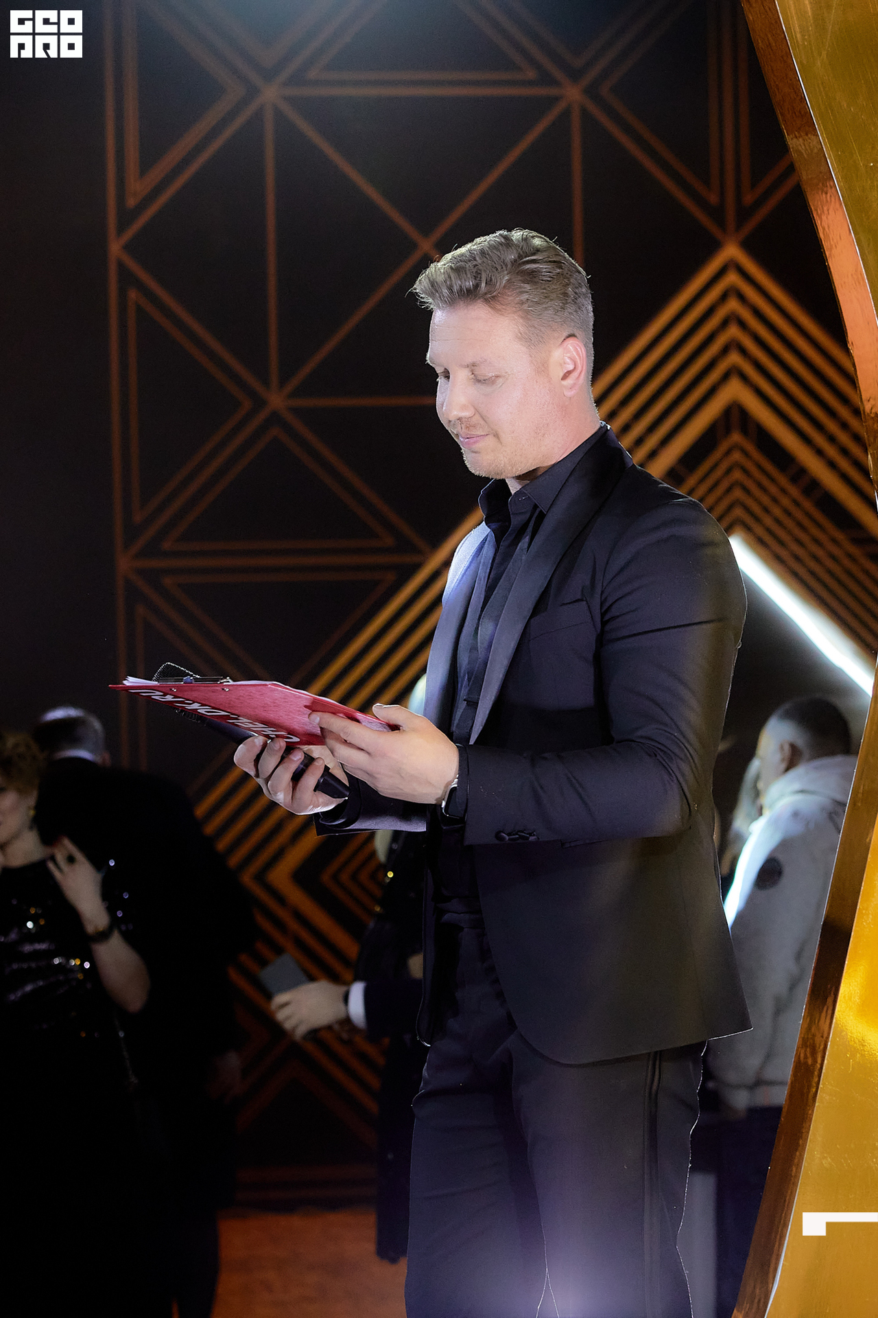 484_21-12-09 ISAEVA KASHIN SHVETS.jpg