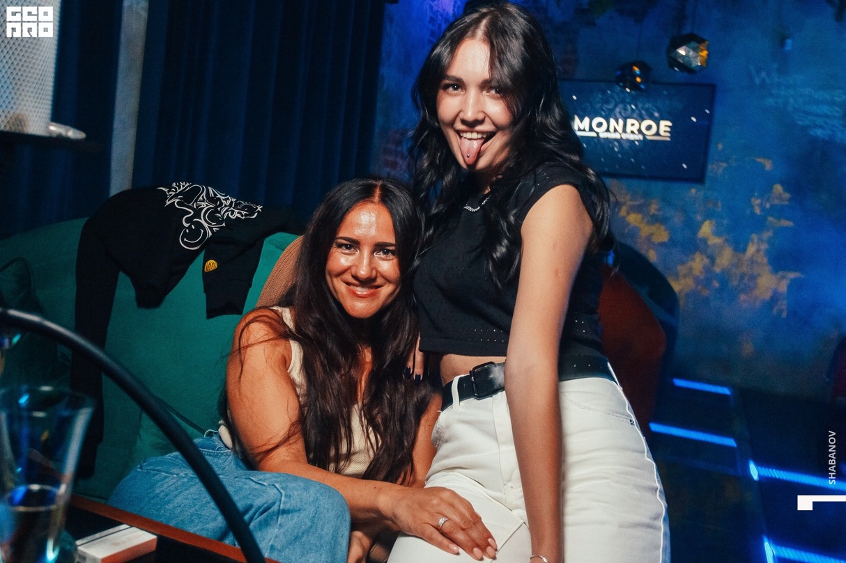 Saturday party 30