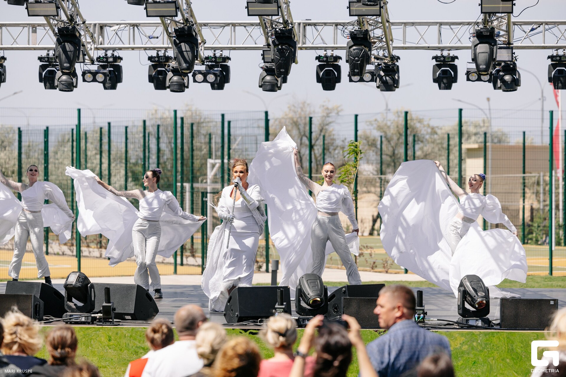 MARI4902 (2)_resized.jpg