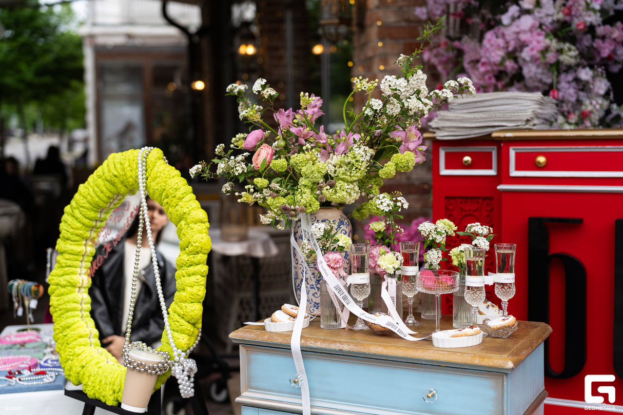 Весна на Красной улице 11