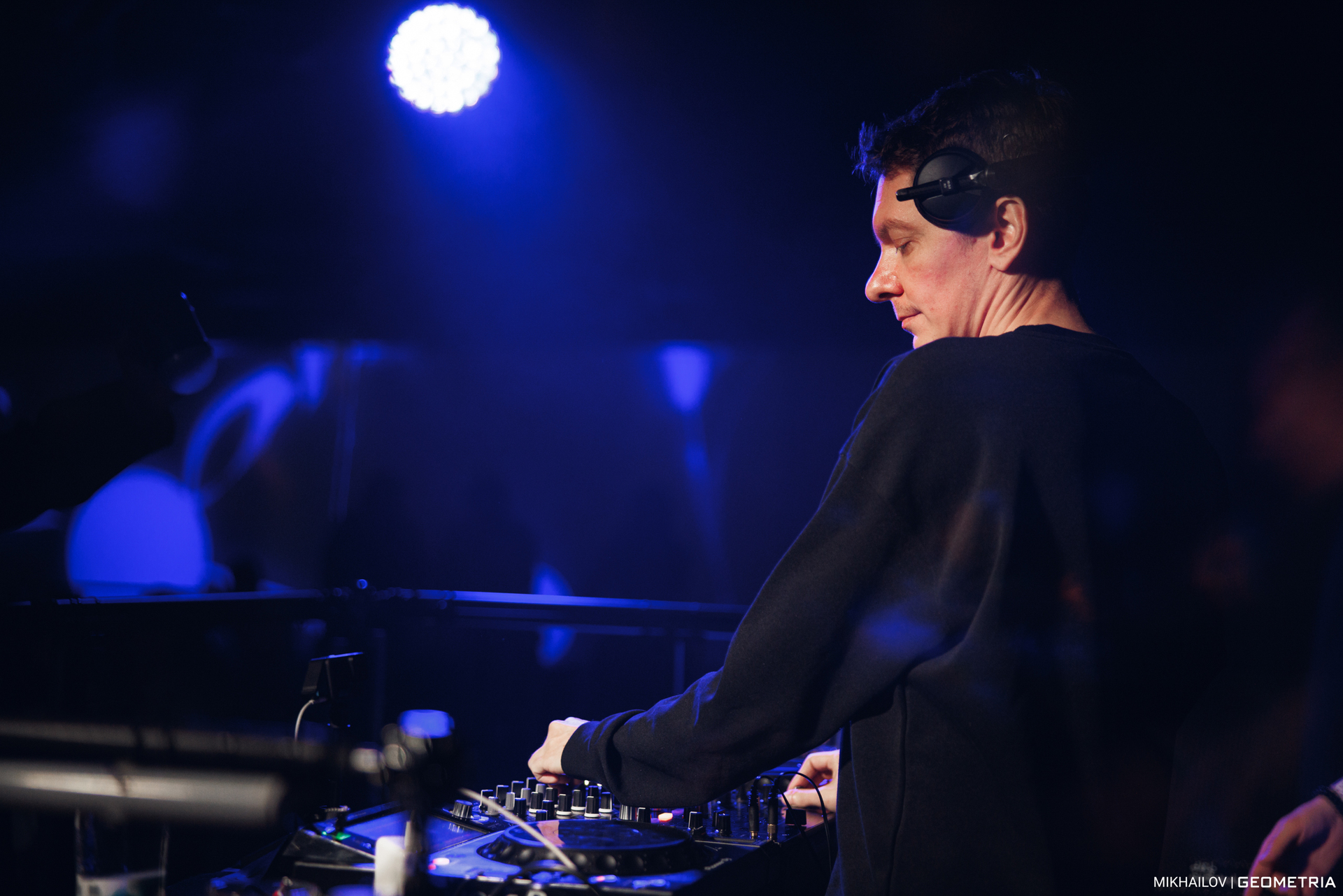 047-190425-5247 mikhailov-weblogo.jpg