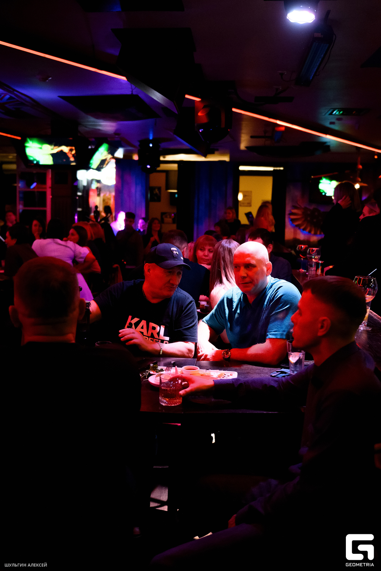 Женский день в баре THE ROCKS 25