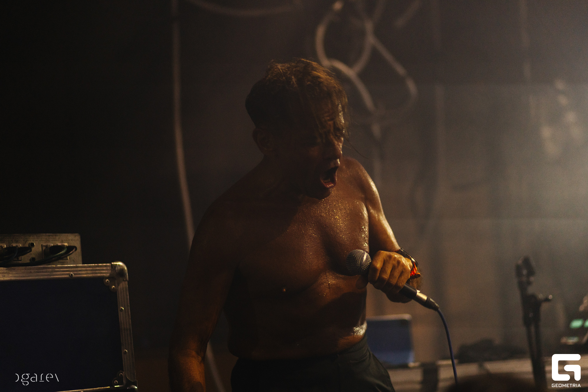 OUTLINE 2024-427-209.jpg