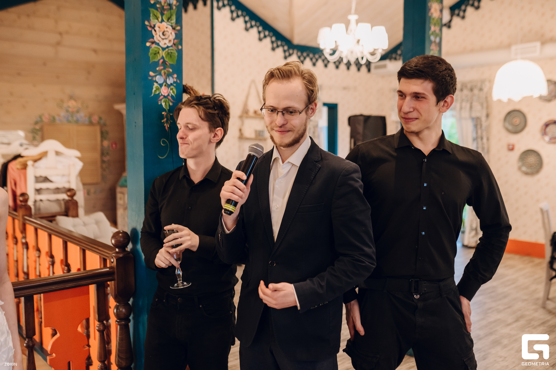 090-17-33-00-20-05-25- Zorin.jpg