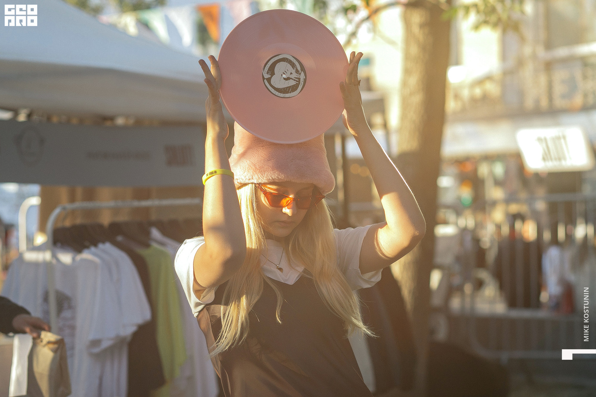 Salut! Big garage sale 7