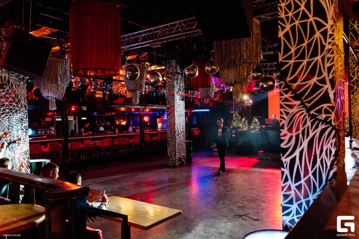 Saturday Night Bigroom
