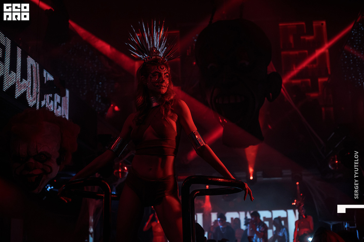 HALLOWEEN IN THE TOP CLUB 9
