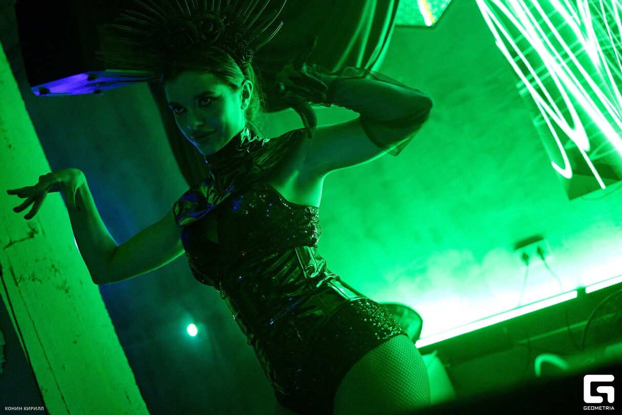 SPECIAL GUEST CATMOONK | LIGHT  ROOM 21