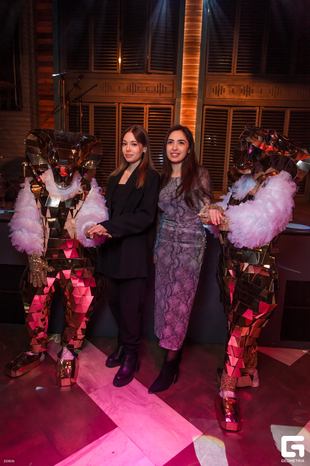 003-19-13-33-28-12-24- Zorin.jpg