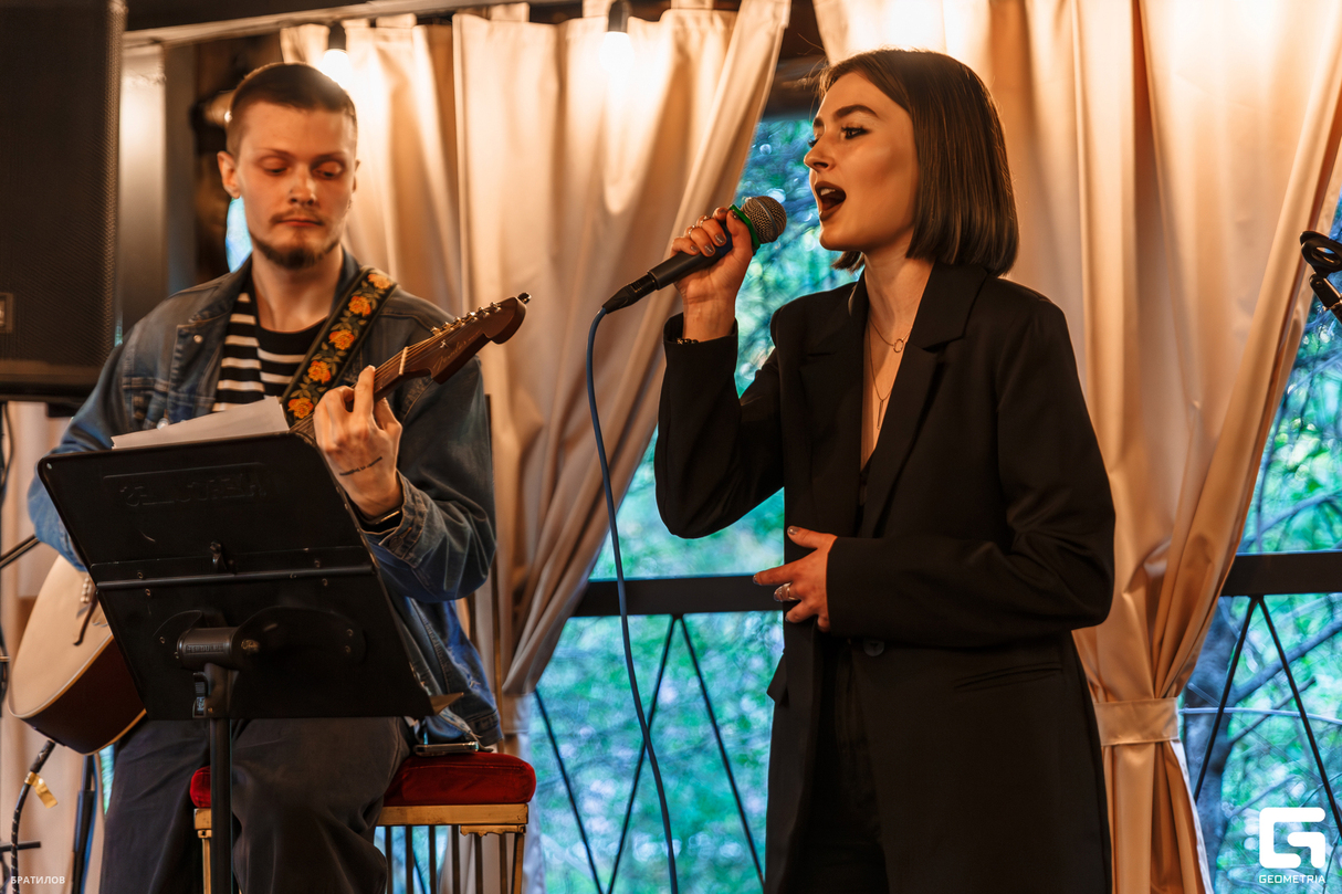 Суббота в баре Haze Bar 25