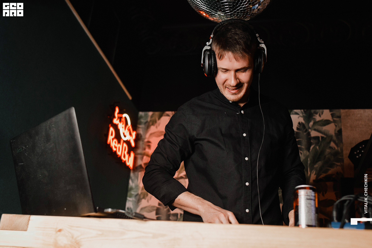 1 апреля в BNB BOYS BAR 8