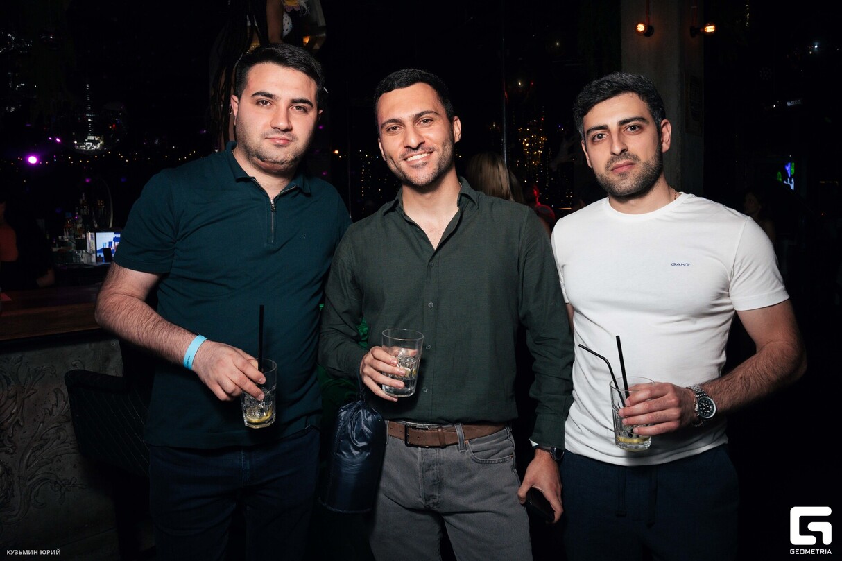 ПЯТНИЦА В BESTUZHEV BAR 12