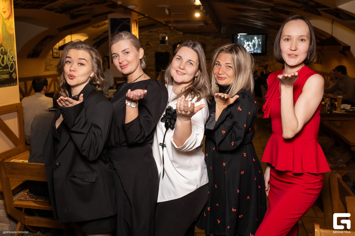 Russian girls. Женский праздник в ресторане BIER HAUS 29