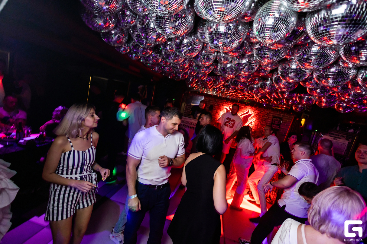 Saturday party 28