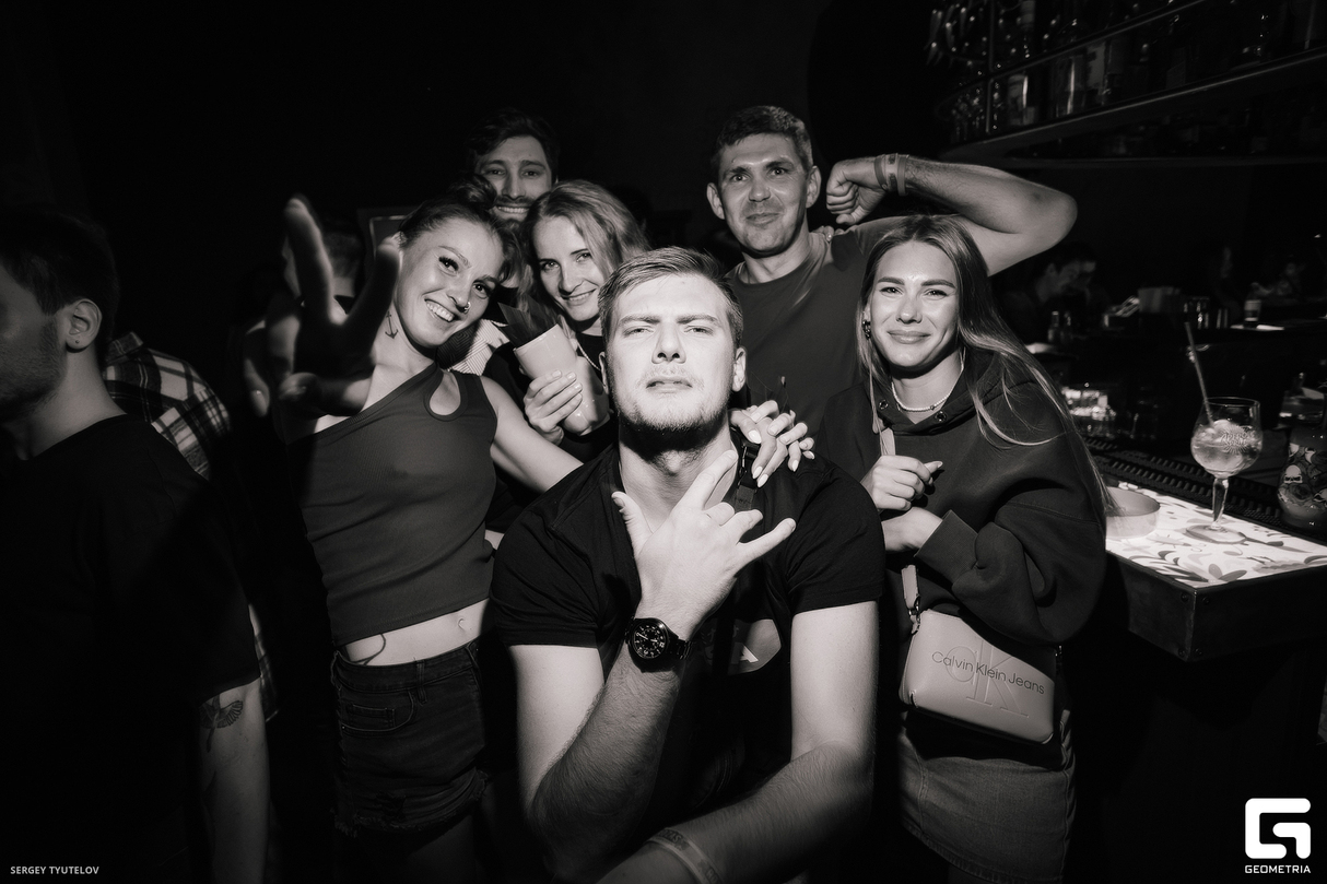 GUNZ 'N' ROZAS 30