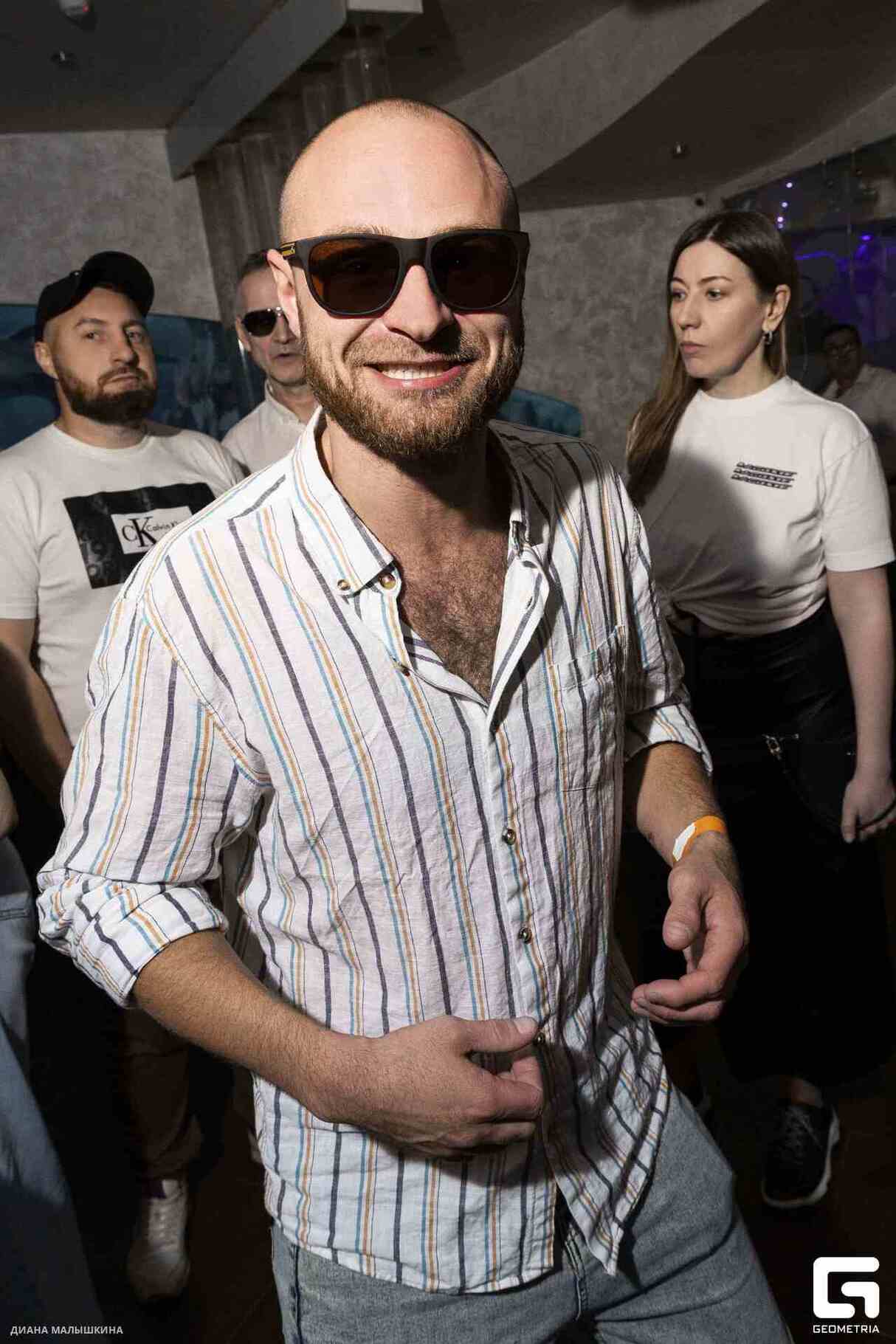 WHITE NIGHT 10