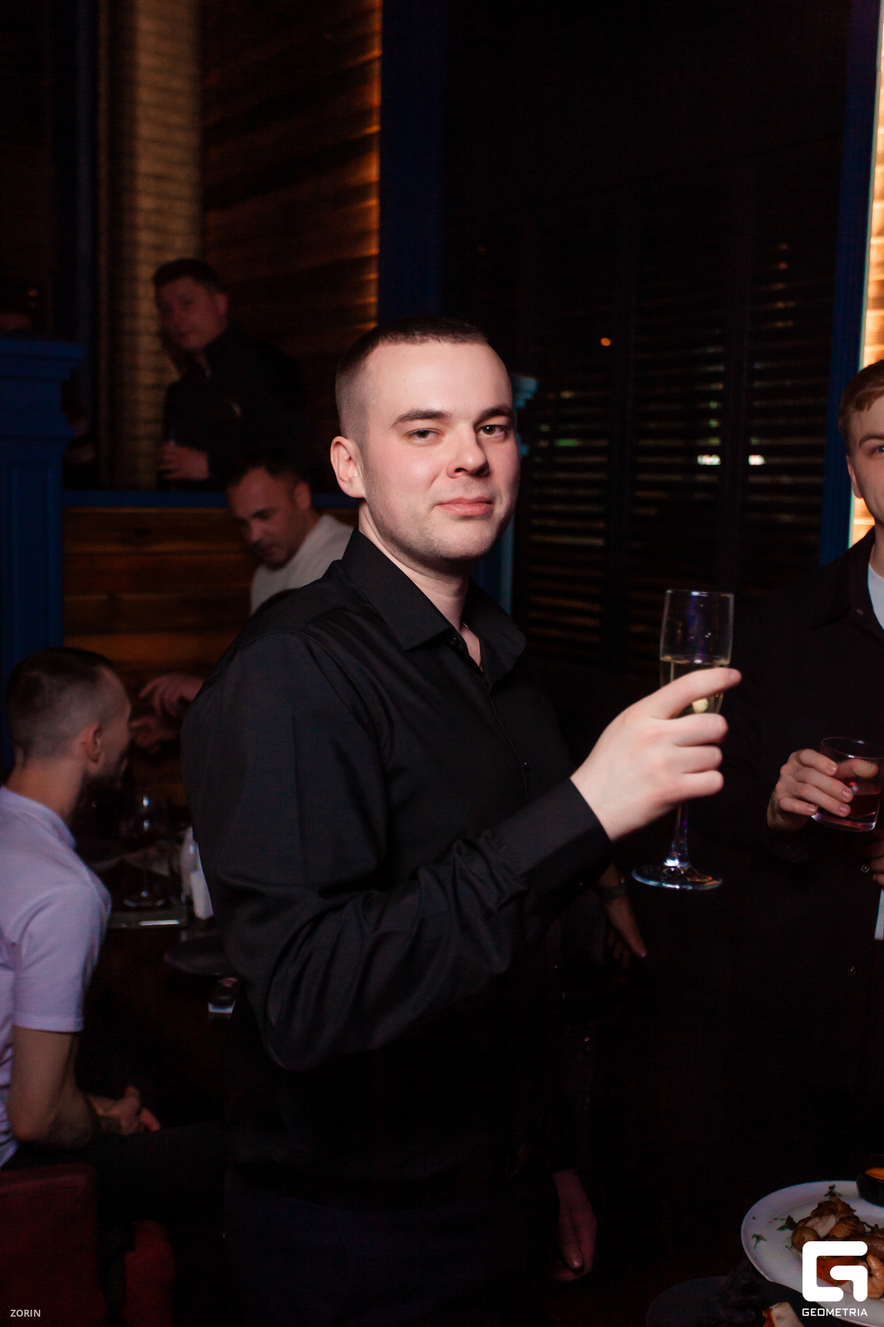 134-00-02-03-01-01-25- Zorin.jpg