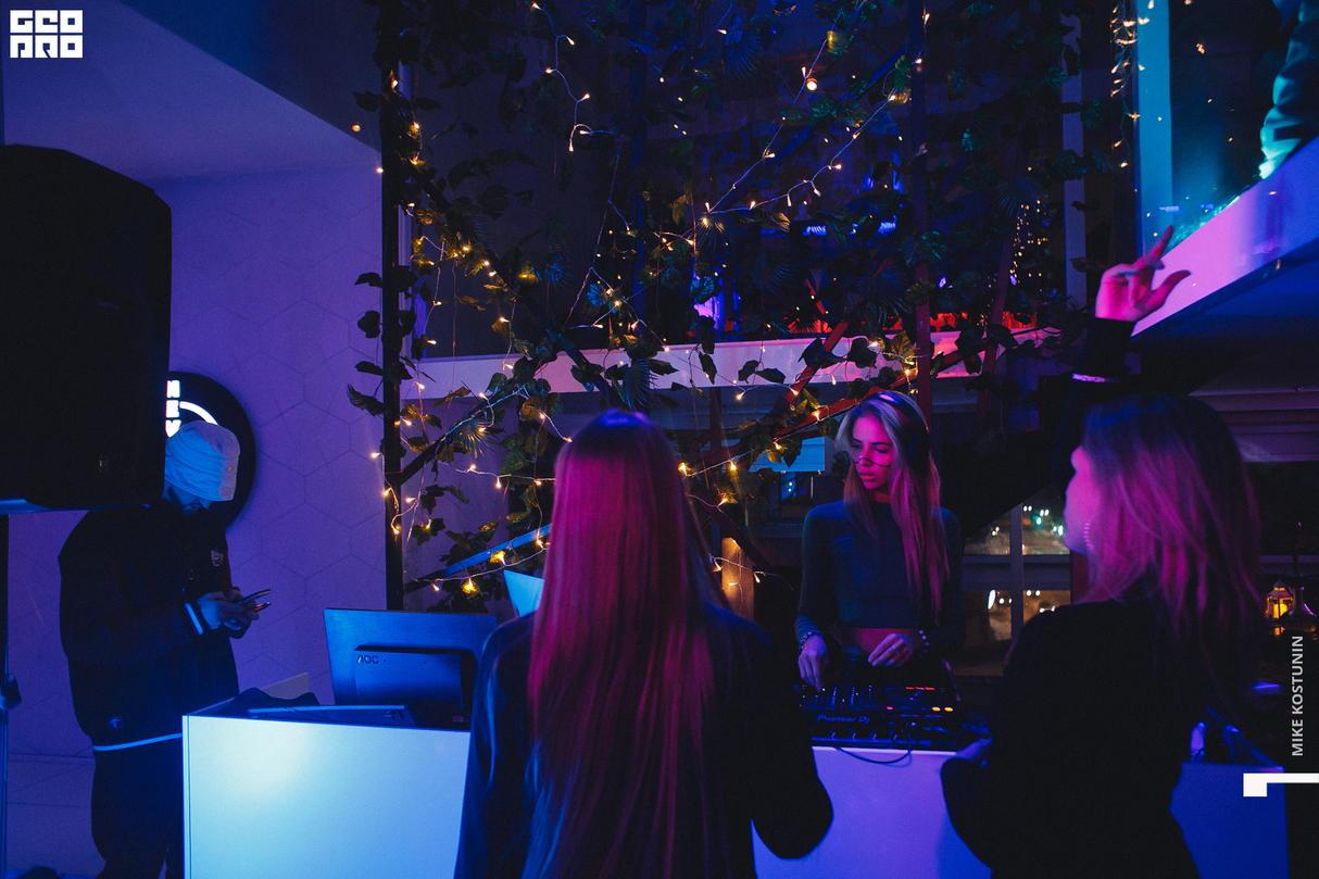 HOUSE MUSIC by EVA KARI 18