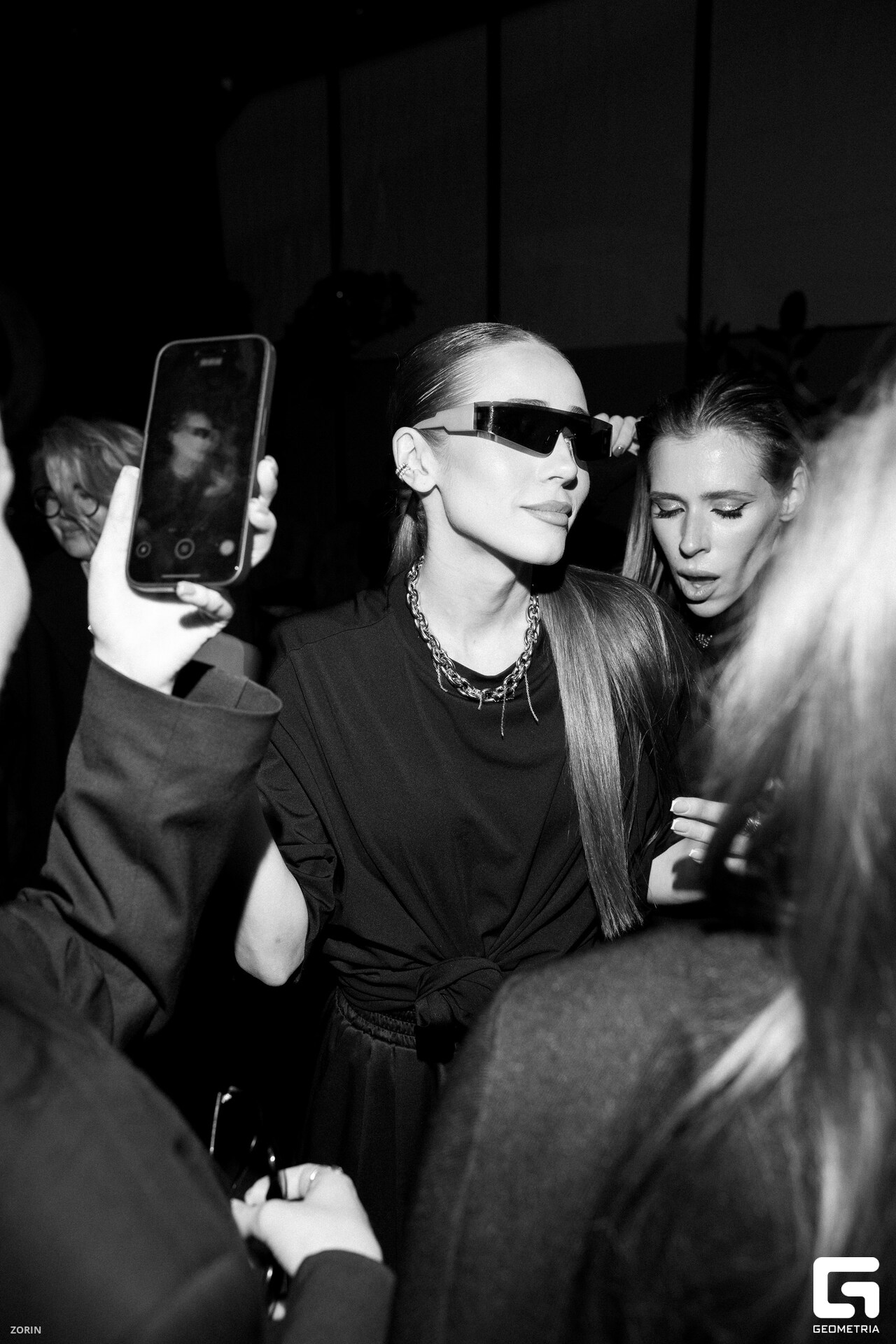 301-21-37-43-25-05-25- Zorin_resized.jpg